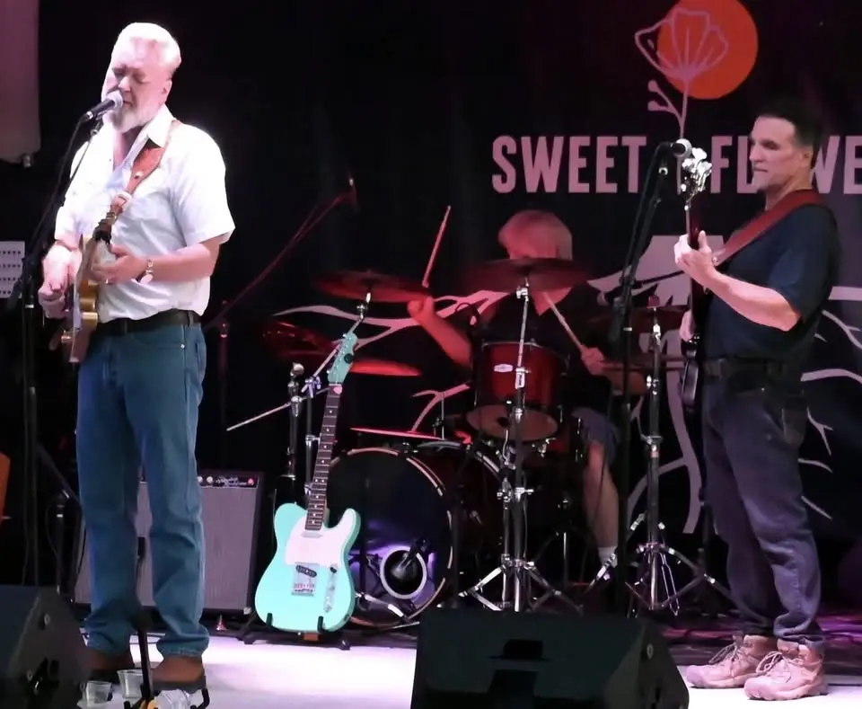 Roy Dyer and Locked & Loaded Live on the Sweet Flower Stage @ The Commons! 