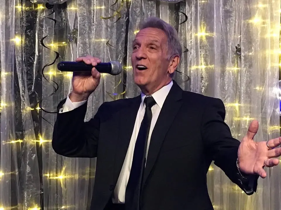 ⭐ ROBERT GONNELLI sings great dance hits*