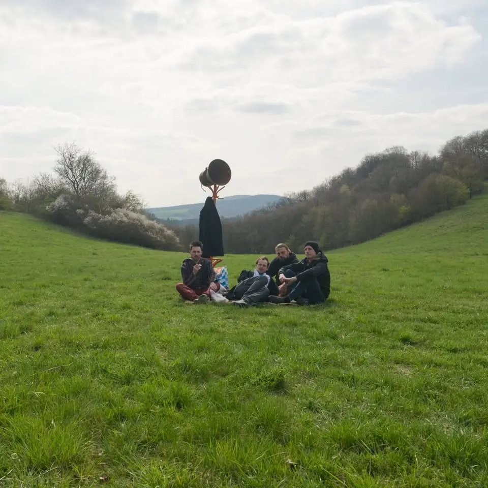 Hm… (open air)
