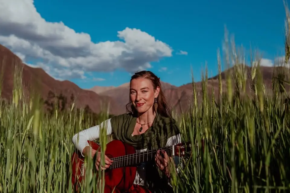 Onsdagskvällar på Rosenhill, med Hannah of the Valley - livemusik, middag & bar!GRATIS inträde.