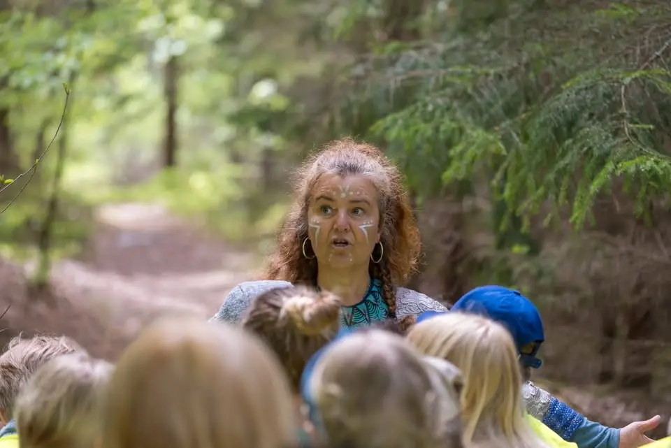 "Skogssus" - En vandringsföreställning i skogen.