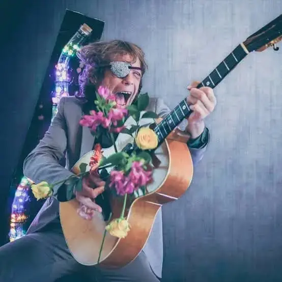 Justin Lavash - on the garden Cross Club - free entry