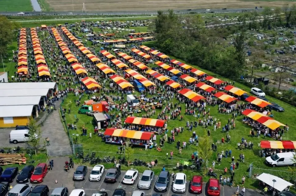 Mega Openlucht Vlooienmarkt & Kofferbakverkoop | Baarn