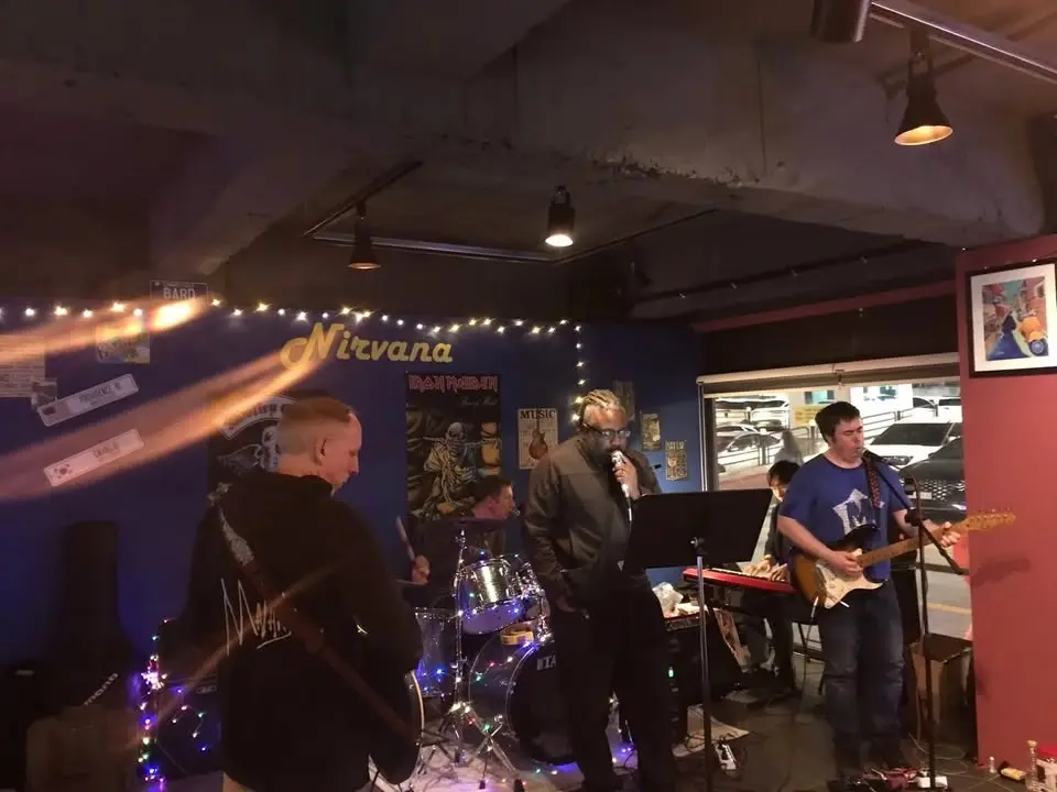Mini-Malarkey at Nirvana. Live Music!!
