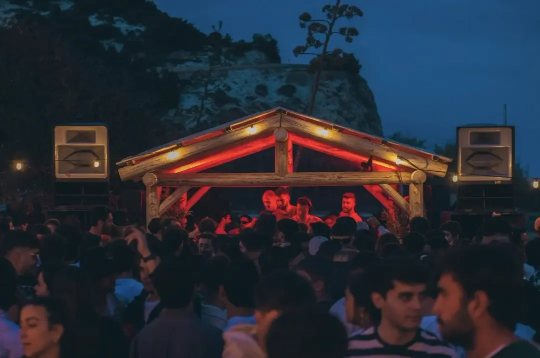 [CANCELLED] HOLA SUNDAYS OPEN AIR BEACH PARTY