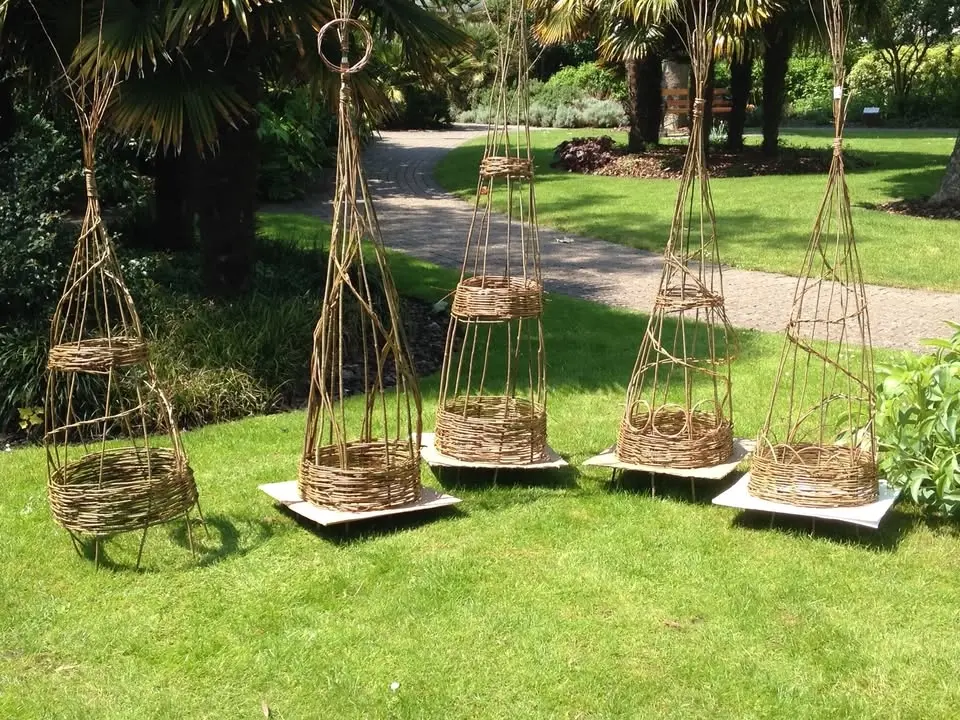 Create a willow obelisk