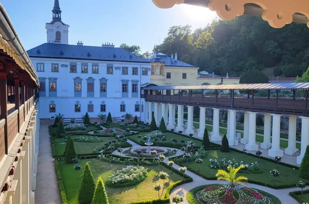 Prohlídka zámecké zahrady s průvodcem v Lysicích