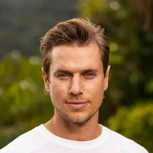 ALO Wellness Club + 1 Hotel: Flow into Stillness with Josh Kramer