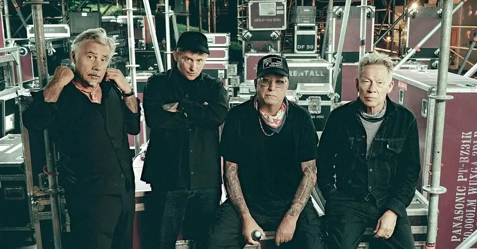 Sex Pistols (Steve Jones, Paul Cook, Glen Matlock) featuring Frank Carter