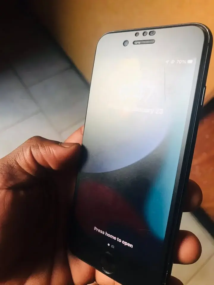 iPhone 7   R950 