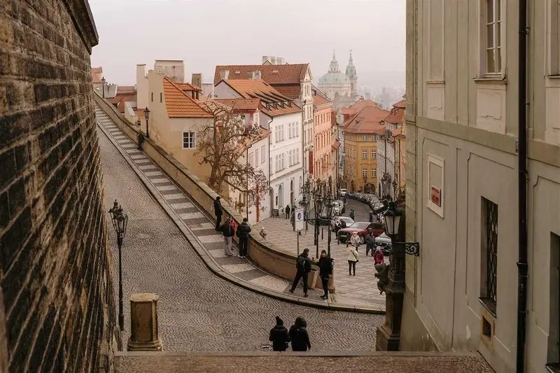 Domovní znamení na levém břehu Vltavy