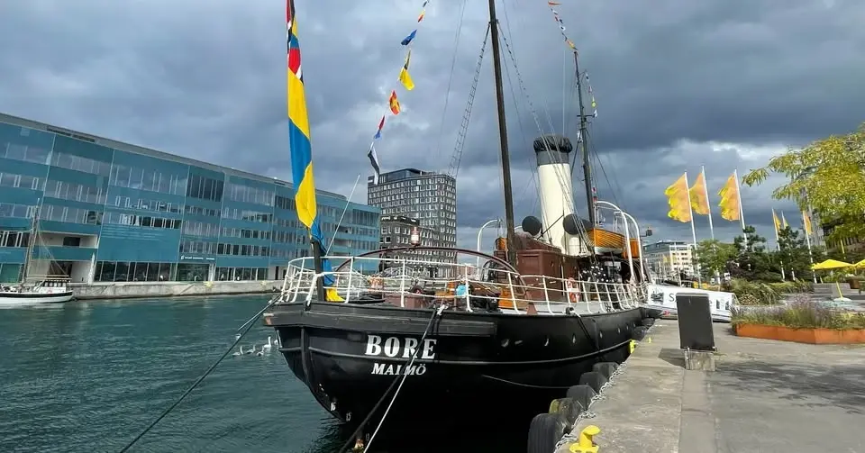 Följ med ombord på ångisbrytaren Bore - guidade visningar