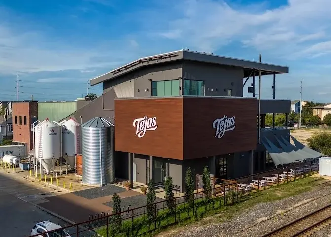 Suburban by Nature Live at Tejas Brewery