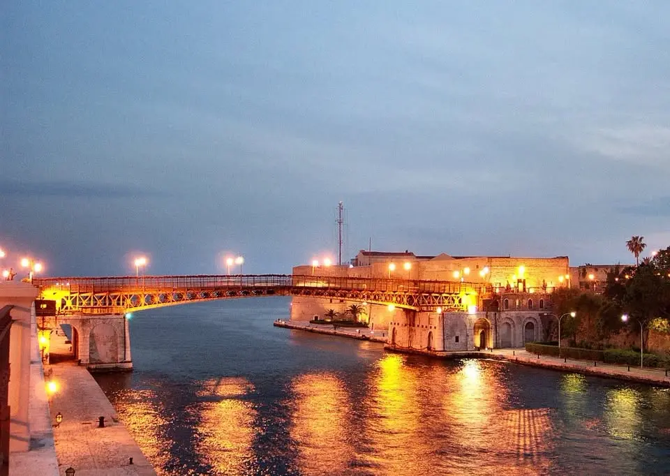 Taranto al Tramonto – Visita esclusiva alla Cattedrale di San Cataldo e alla Terrazza Panoramica
