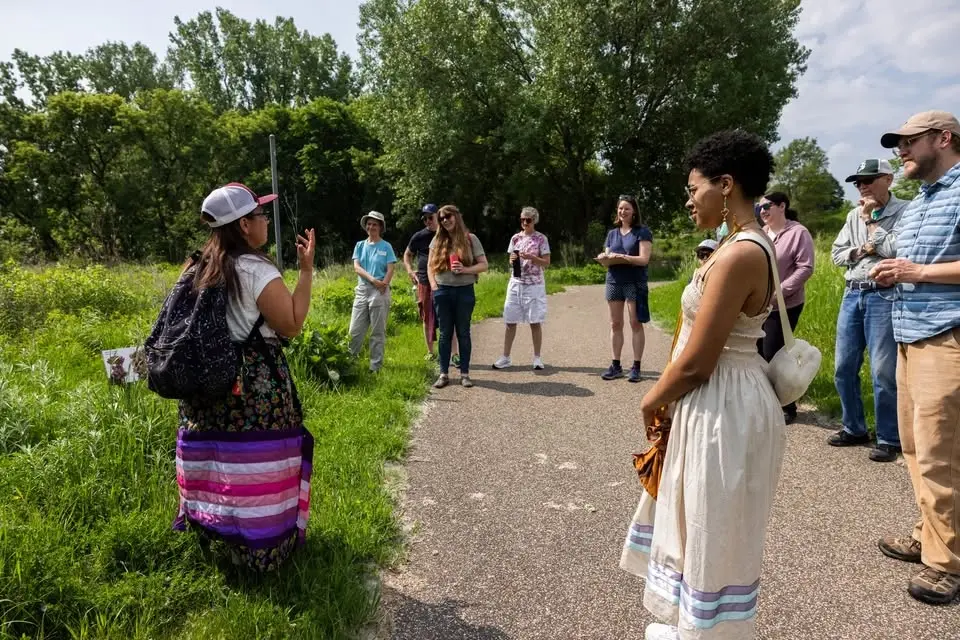 Dakota Plant Walk with Tanáǧidaŋ Tó Wíŋ