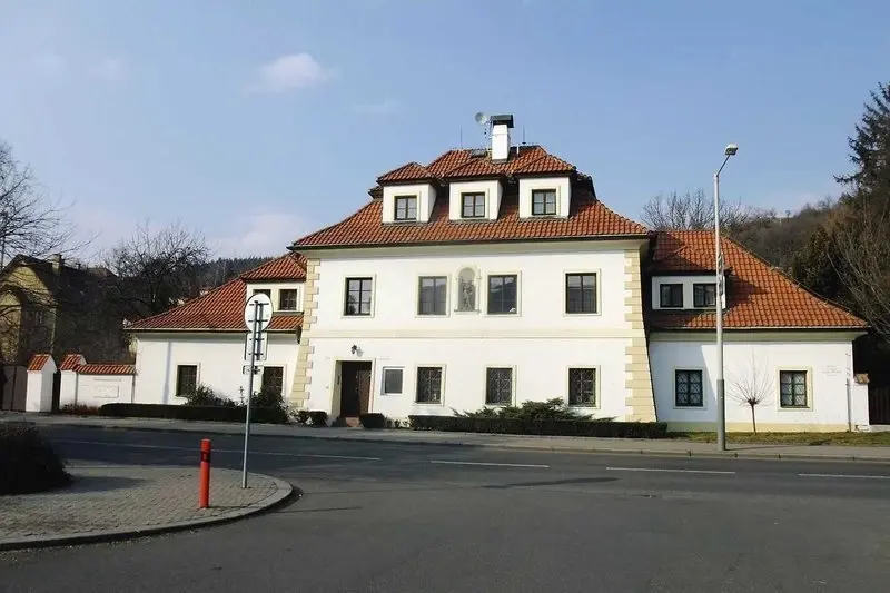 Nejen za vilami Trojanů