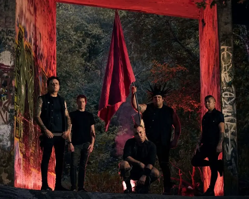 STARVING WOLVES (USA) + WHOS NEXT