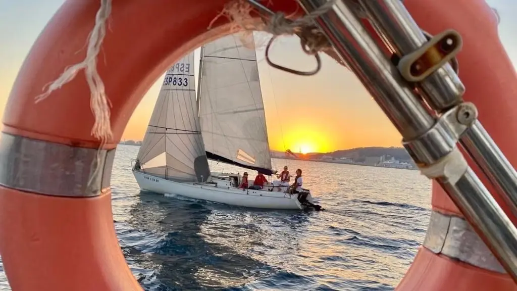 Clase de velaâ”| Atardecerđ | Aperitivo aftersailing đ»