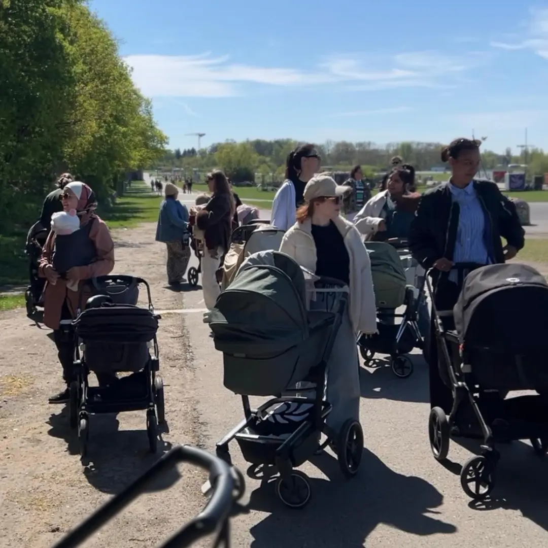 momaly walk x emma & noah