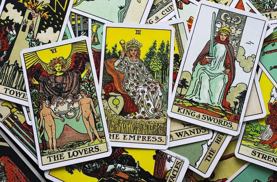 Intuitive Tarot Readings with Nadine