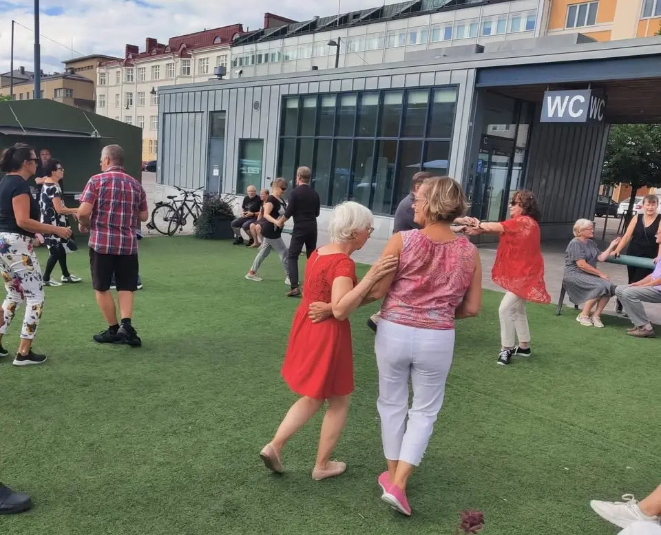 Markkinapäivän toritanssit 5.8. klo 15.30 - 17 