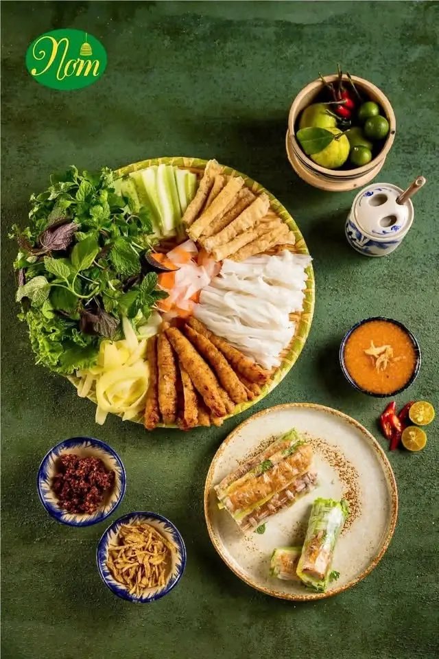 Tưng bừng khai trương