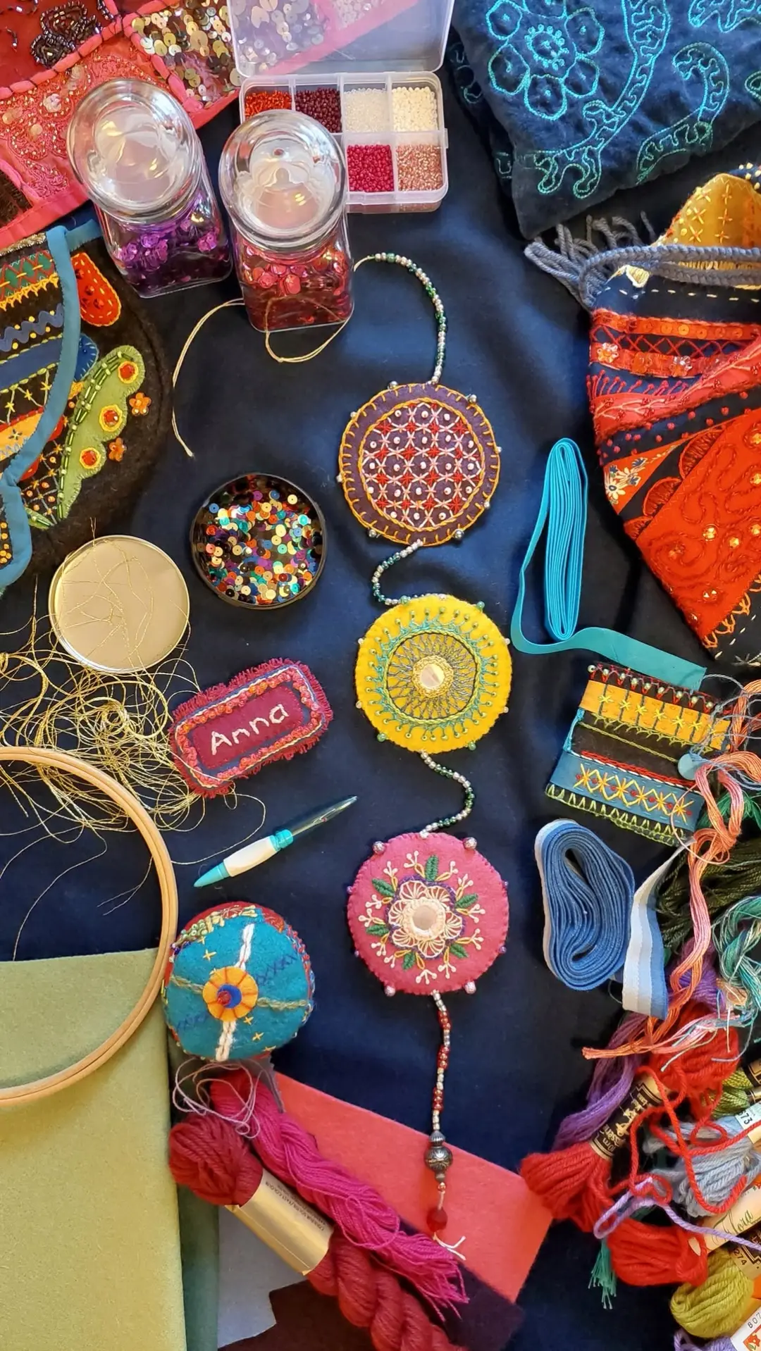 Broderidagar med fokus på grannlåtsbroderi och bottensöm