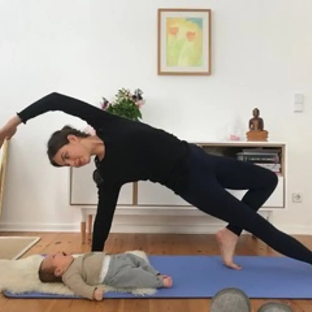 Postnatales Yoga mit/ohne Baby 0+ mit Cornelia