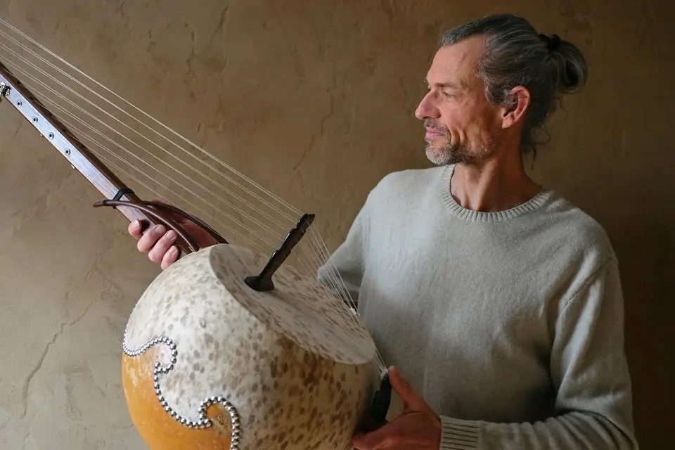 Konsert med Frank Heinkel , N’goni, Didgeridoo , Strupsång
