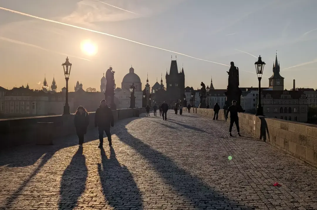 Ráno na Karlově mostě – vycházka s průvodcem