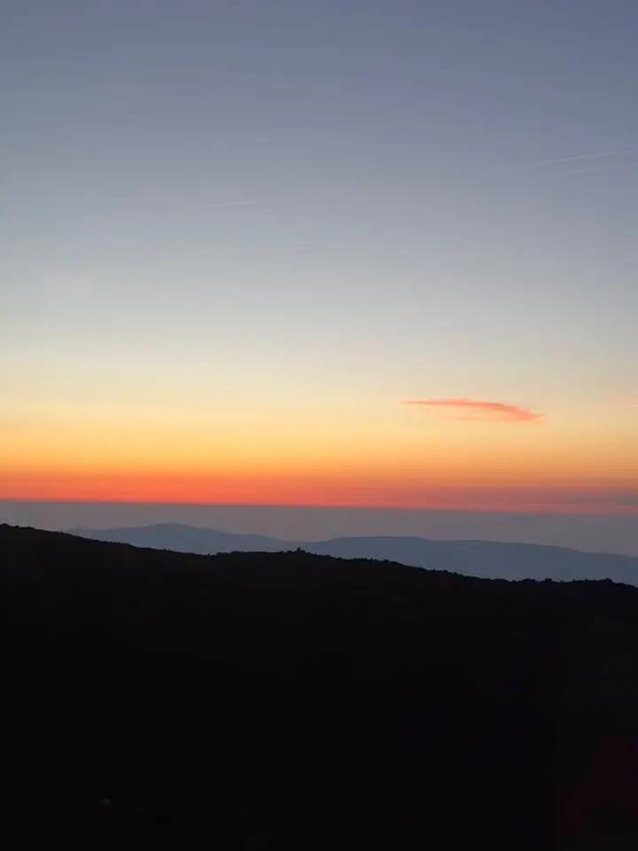 ​Il Primo Raggio sul Vulcano: Incanto all'Alba sui Sartorius

