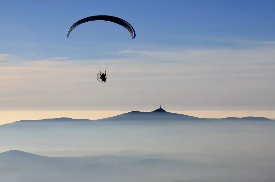 Kurz motorového paraglidingu v Jaroměři s trenažerem startů