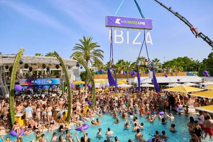 KISS Pool Party Live