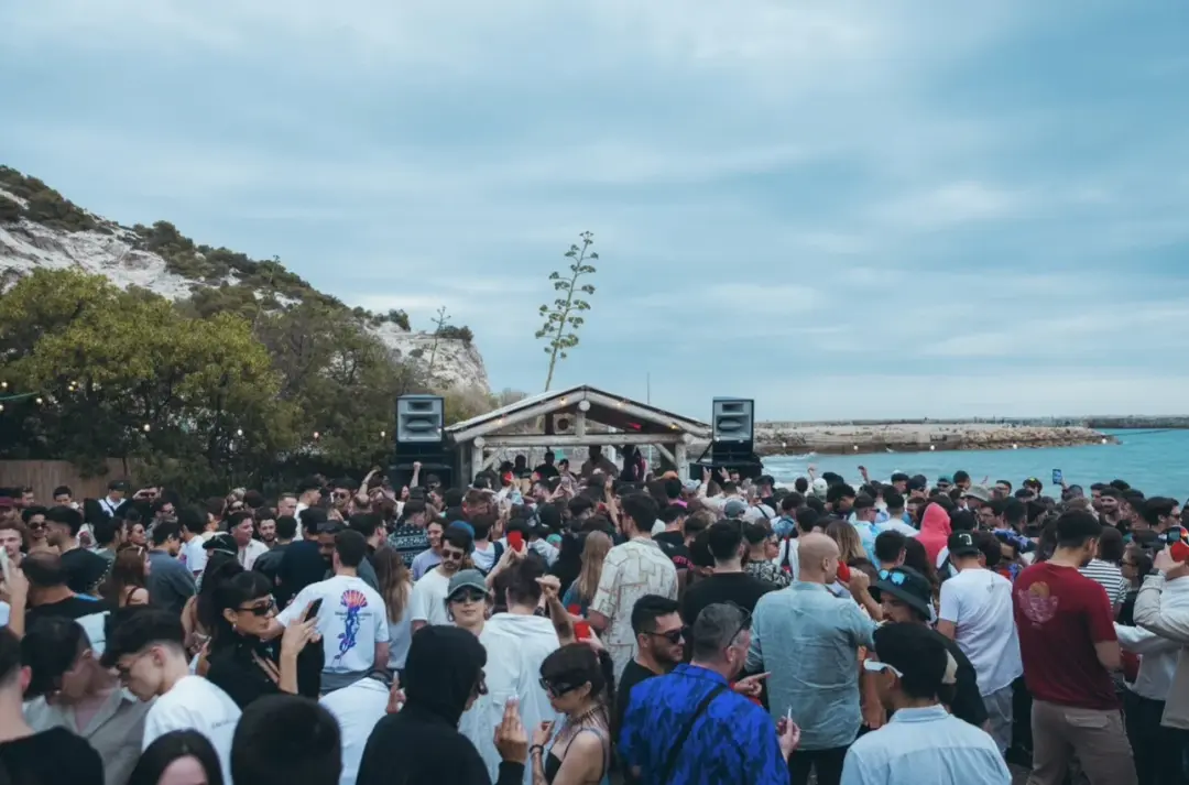 SALVE, FREE OPEN AIR OPENING BEACH PARTY