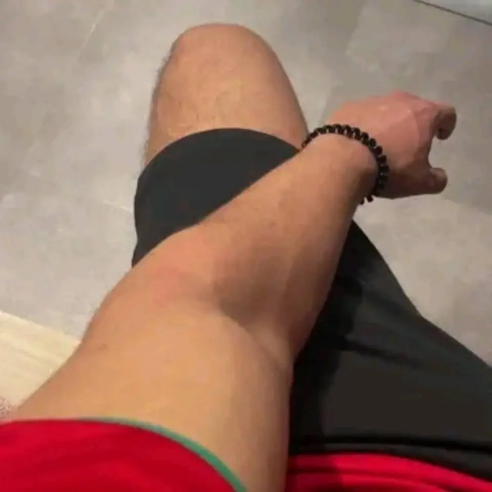مناسبة لي اصدقائي طيبين