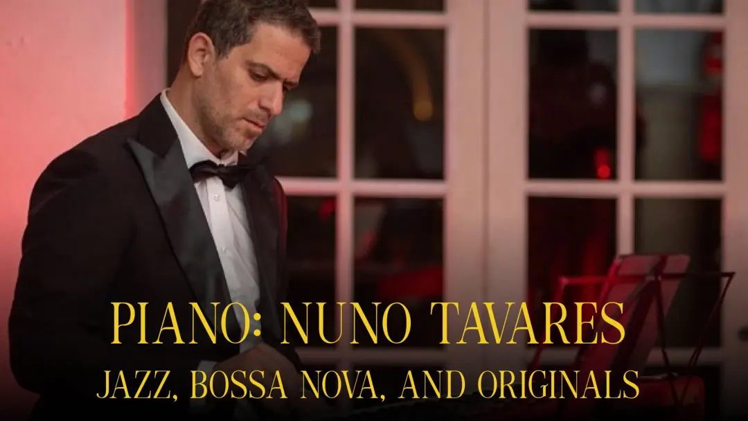 Piano: Nuno Tavares / Live music at the bar