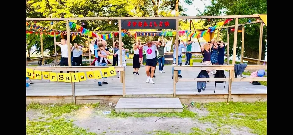 Salsa & Bachata i Solen på Sprallen! Intro + socialdans