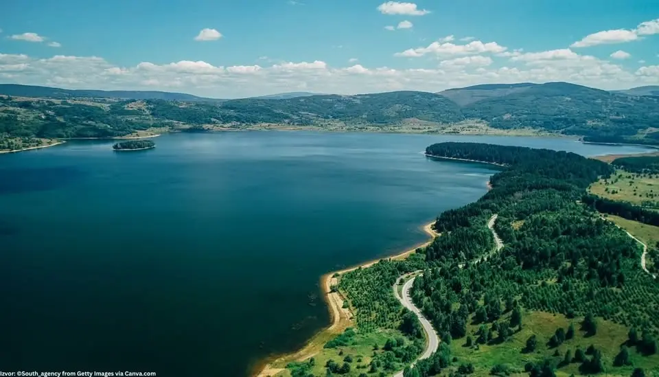 Vlasinsko jezero kampovanje