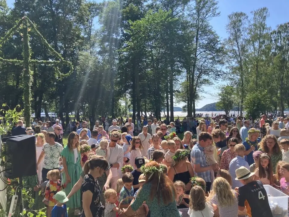 Midsommarfirande i Åparken med Aspenäs Villaägares Förening