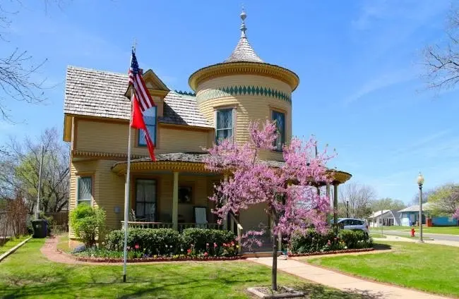 Moore-Lindsay Historical House Museum