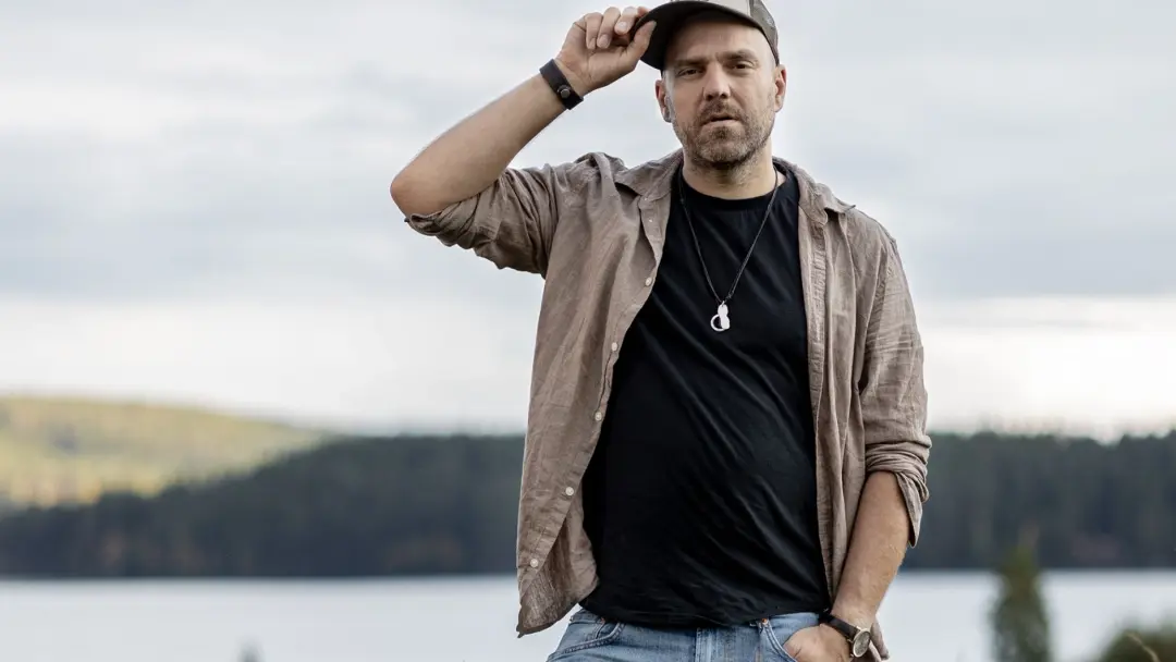 Stiko Per Larsson, Löa Bygdegård