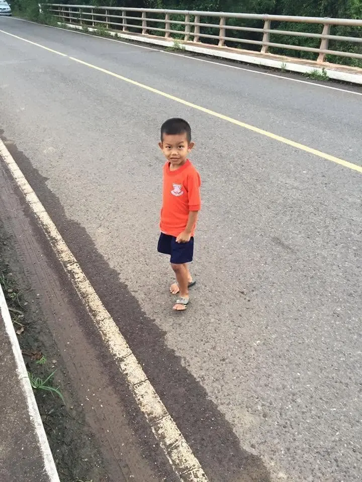 รถตู้สกลบริการ