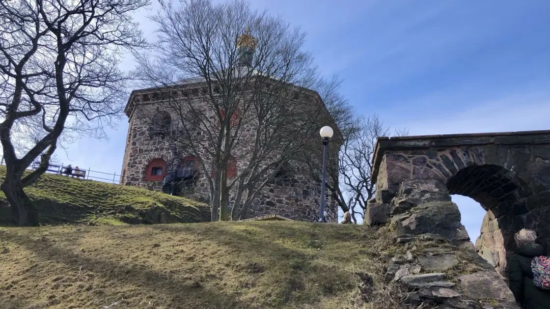 Fästningsfångar och Mästertjuven