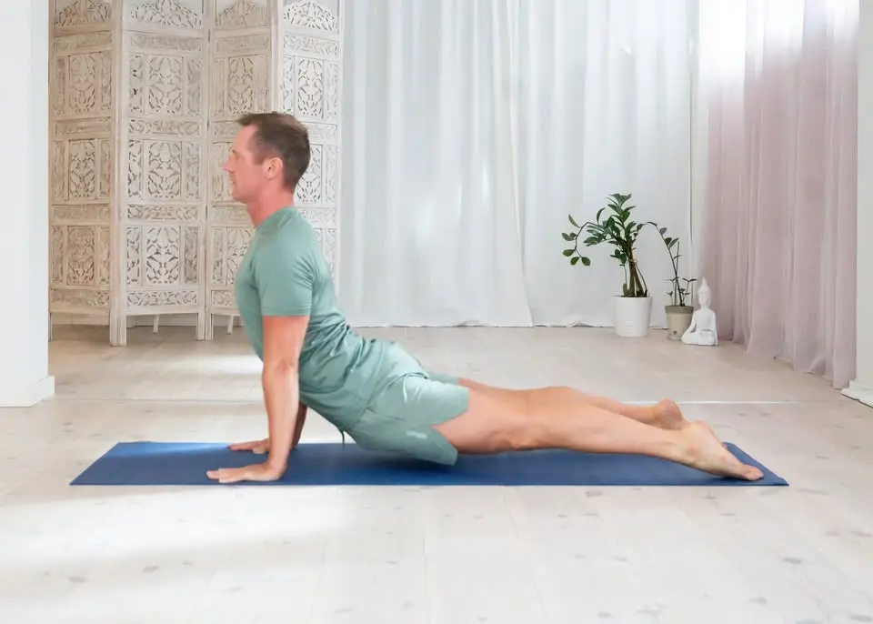 Yoga för män: Nivå 1 – fördjupning i Iyengaryoga (start 30 augusti)