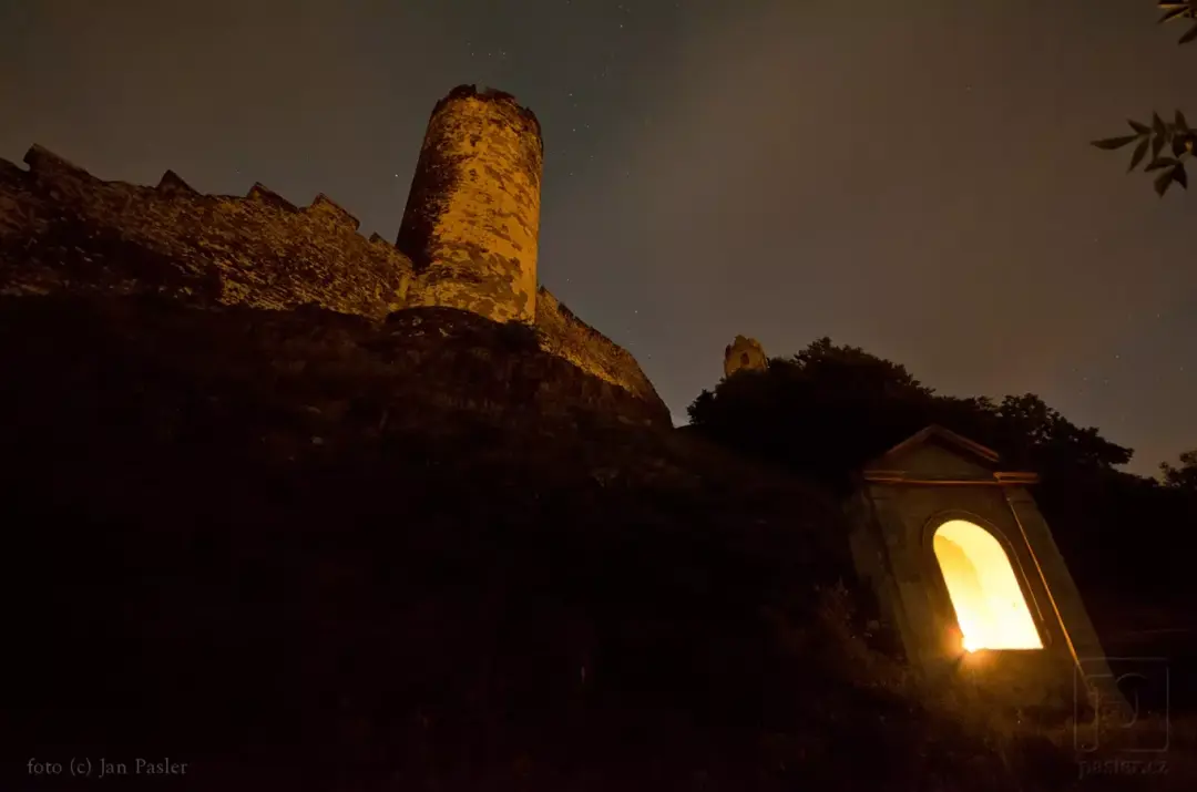 Noc hradních kaplí na Bezdězu, aneb Máchovské putování – Hudba, šerm a oheň