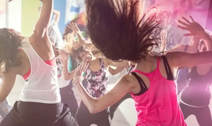 Zumba sur la placette St-Charles - avec Ivonne 