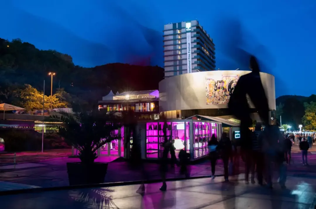 Dronová show na MFF Karlovy Vary 2026