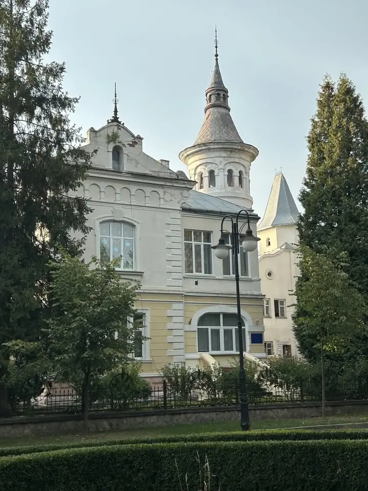На перехрестях епох. Діалоги з Івано-Франківщиною