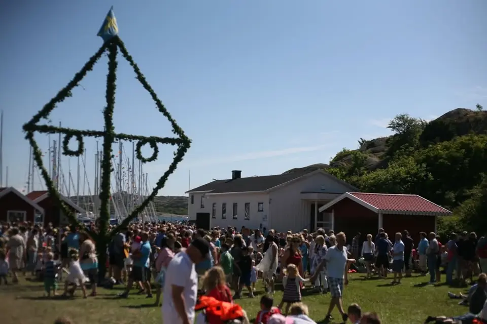 Midsommarfirande i parken