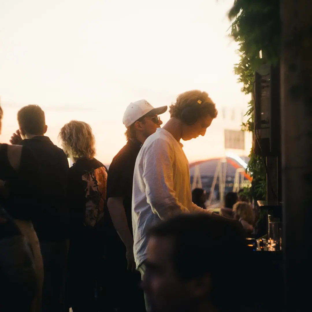 Rooftop Live Music: Disco-House with Of Blonde